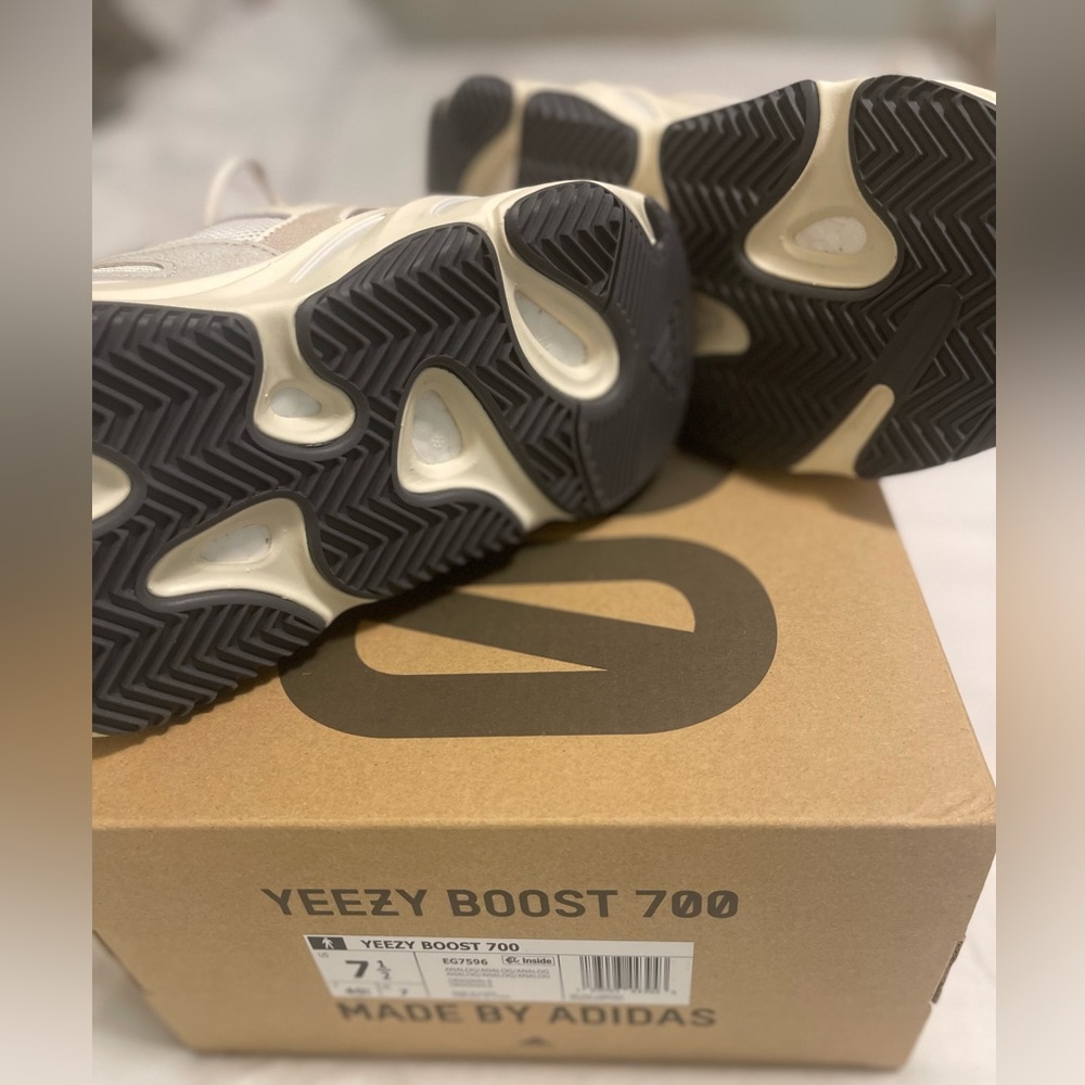 Adidas Yeezy Boost 700 (Analog) Sneakers NWT - Picture 7 of 7